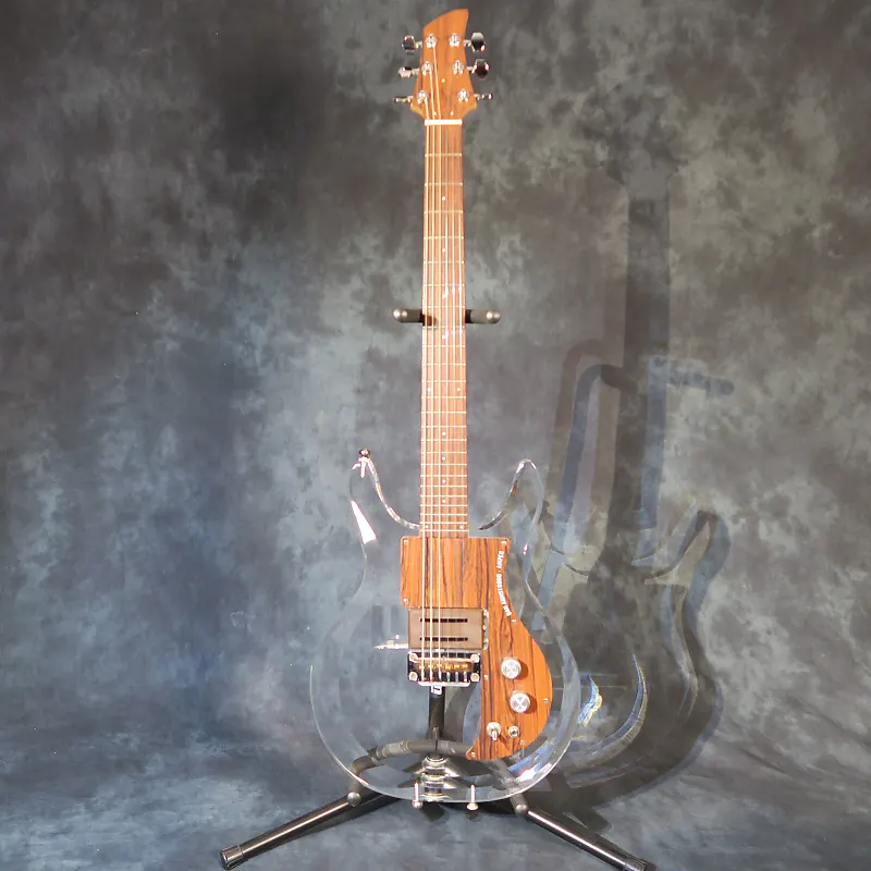 Transparentna gitara