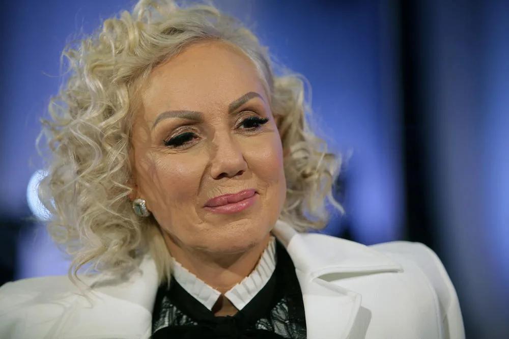 Lepa Brena